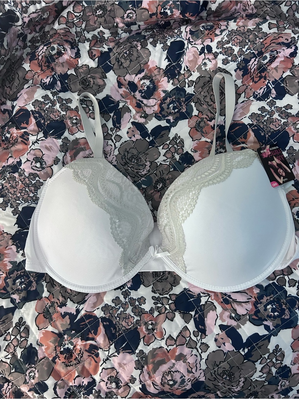 Just Intimates Everyday Smooth White Lace-Trim T-Shirt Bra Size 44D. NWT